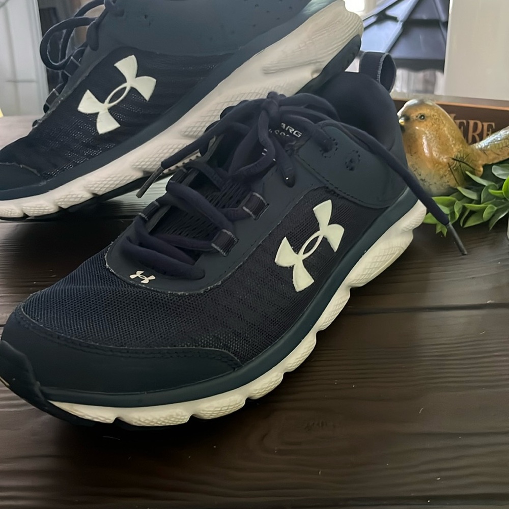 Under Armour sneakers in navy and white - Picture 2 of 11
